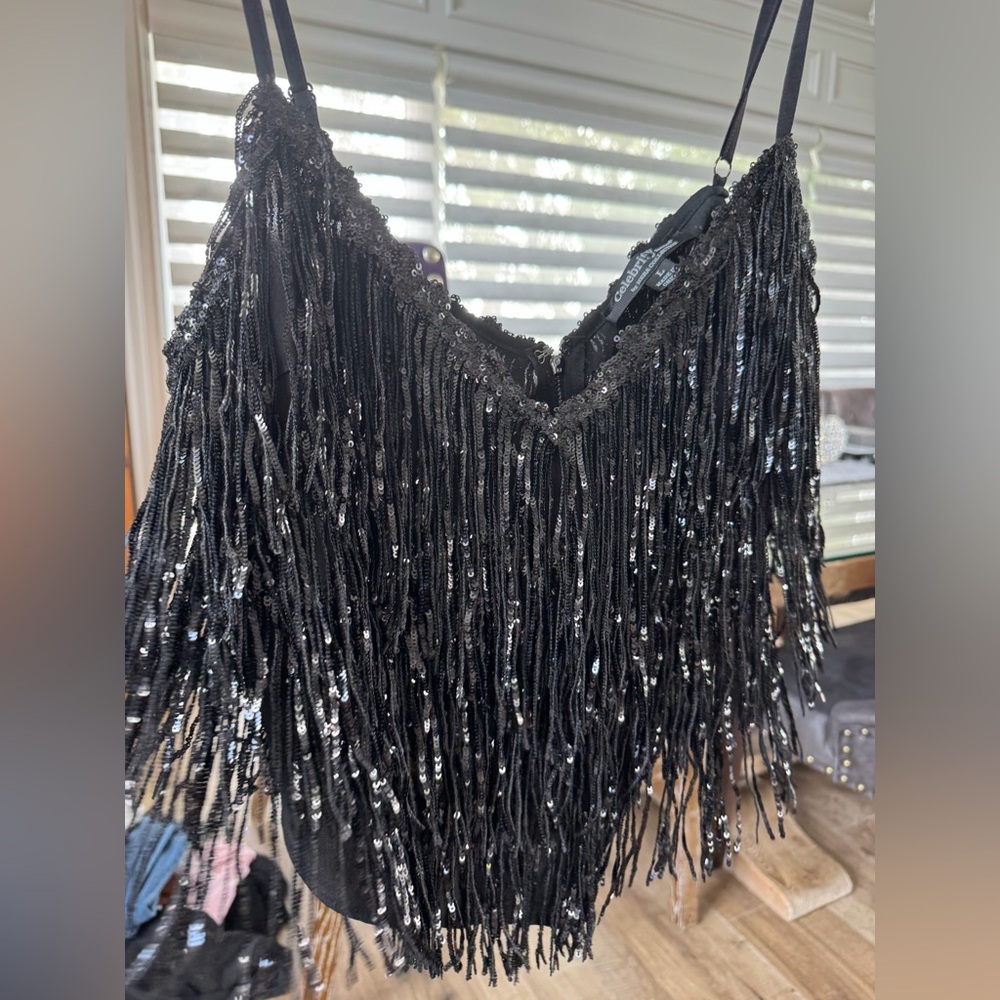 Black top women’s worn 1 time for a party very comfortable